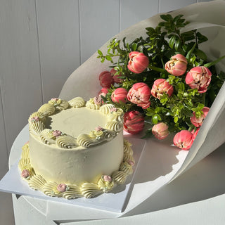 vintage cake & flowers