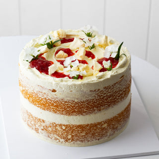 vanilla & strawberry cake